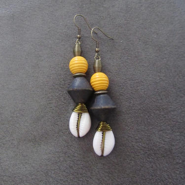 Cowrie shell earrings, wooden earrings yellow, African Afrocentric earrings, seashell, antique bronze earrings, exotic ethnic earrings 2 