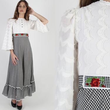 Black White Gingham Maxi Dress / Vintage 70s Scallop Bell Sleeves / Checkered Picnic Style Dress / Embroidered Floral Waistband Tie 