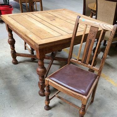 Oak draw leaf table with two matching chairs . #pubtable  #taverntable  #vintage