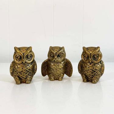 True Vintage Set of Three Solid Brass Owls Owl Mid-Century Hollywood Regency Brass Accessory Bookshelf Decor Figurine Paper Weight Figure 