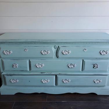 duck egg blue dresser SOLD Vintage serpentine style dresser. Painted in a two color distress using Duck Egg Blue over Graphite with clear and dark wax Chalk Paintby Annie Sloan. When age meets sophistication! Original hardware