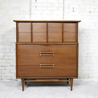 Vintage mcm 5 drawers tallboy dresser by Kent Coffey &amp;quot;Eloquence&amp;quot; walnut dresser | Free delivery in NYC and Hudson areas 