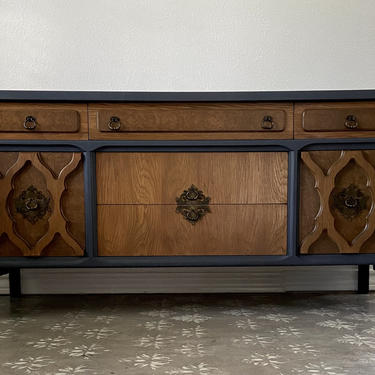 Vintage Mid Century Modern Buffet Credenza Cabinet Asian Inspired *Local Pick Up Only 