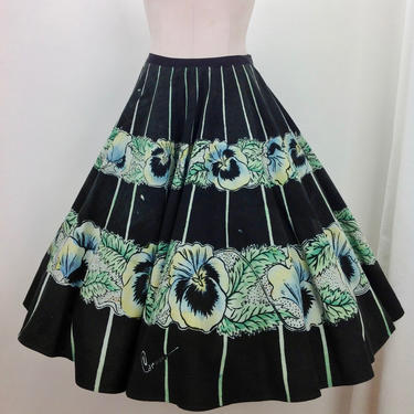 1950's Full Circle Skirt - Hand Painted - MEXICAN - Souvenir Skirt - Novelty Print - 28 inch Waist 
