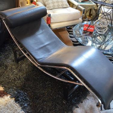 Le Corbusier Lounge Chair by Cassina in Black Leather