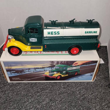 1970s First Hess Truck Coin Bank with original box 