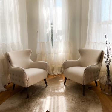 Linen Tufted Wingback