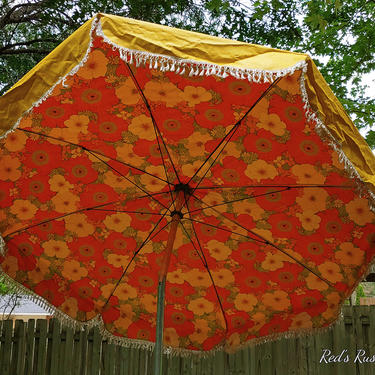 Groovy Yellow and White Fringe Patio Umbrella with Flower Inside 