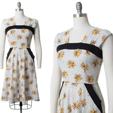 Vintage 1940s Dress | 40s Starburst Floral Print Cotton Sundress with Pockets (small) 