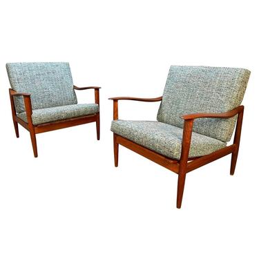 Pair of Vintage Mid Century Modern Teak Lounge Chairs by Soren Willadsen 