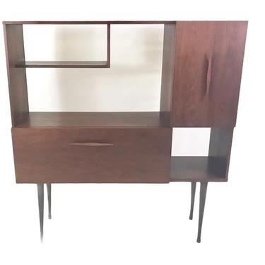 1950s Walnut Cabinet Bar with Lighted Area in the Style of Vladimir Kagan