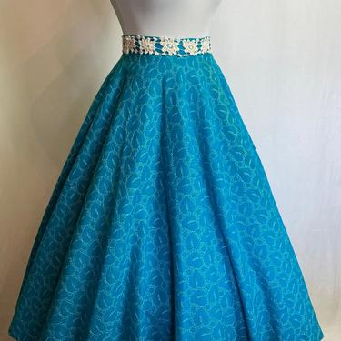 50’s embroidered circle skirt~ botanical leaf design felted Teal blue-green Turq white top stitching embroidery ~ full circle XSM 25” waist 