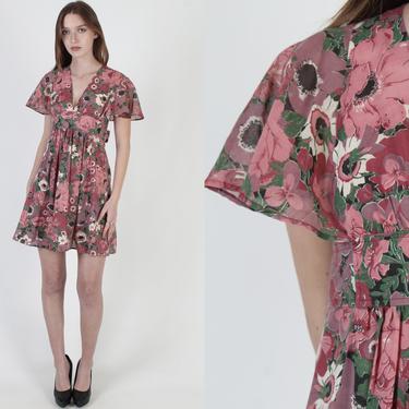 Vintage 70s Poppy Floral Dress / Pink Wildflower Flutter Sleeves / Womens Bell Slv Garden Prairie Mini Dress / Deep V Neckline 