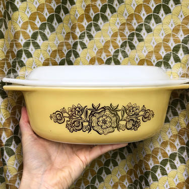 1960s Pyrex Yellow and Gold Floral Casserole Dish 1.5 quarts w/ lid 
