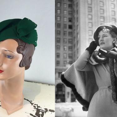 Hold Onto Your Hats! - Vintage 1940s 1950s Emerald Green Wool Felt Sculpted Draped Caplet Hat 
