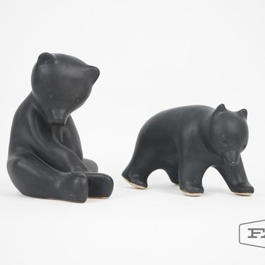 Pair of studio pottery Pigeon Forge Bearcubs