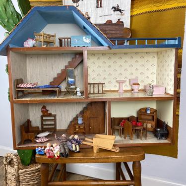 Large Antique Dollhouse with Furniture and Dolls 