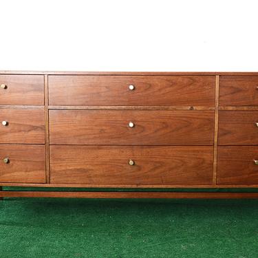 vintage Bassett 9 drawer dresser 