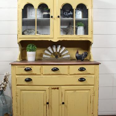Soft Yellow 2pc Hutch with Stained Top – Distressed