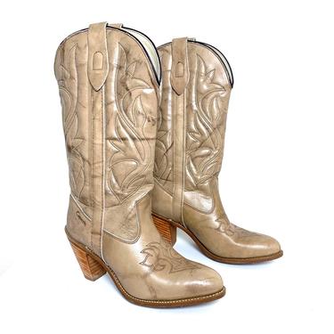 Vintage Women's CAPEZIO Cowboy Boots ~ size 8 M ~ Western ~ Hippie / Boho ~ Rockabilly ~ Stacked Heel 