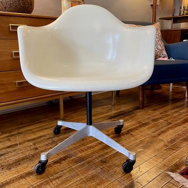 Eames for Herman Miller Rolling Swivel Shell Chair 1960s