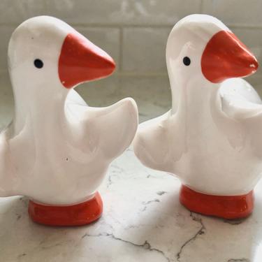 Vintage Duck with Orange Feet and Beak Salt and Pepper/ Kitchen Decorating/ Farmhouse Chic by LeChalet