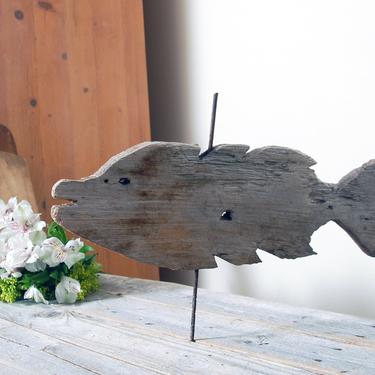 Primitive wooden carved folk art fish / vintage wood fish sign / lake house cabin fishing decor / driftwood nautical rustic fish decoy 
