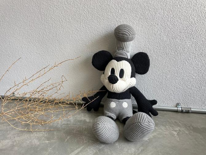 Disney Parks Exclusive Mickey Mouse as Steamboat Willie Knit Plush New 