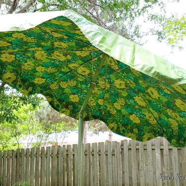 Groovy Green Scalloped Patio Umbrella with Flower Inside 