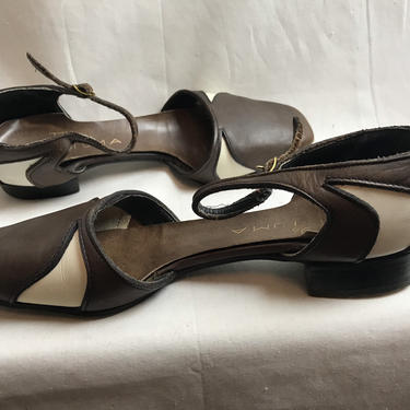 60’s groovy shoes~sandals~ 2 tone brown &amp; white~ ankle strap w buckle~ size 7-712 