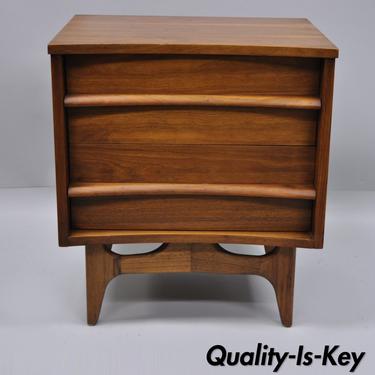 Vtg Mid Century Modern Walnut Bow Front Nightstand Bedside Table by Young Mfg