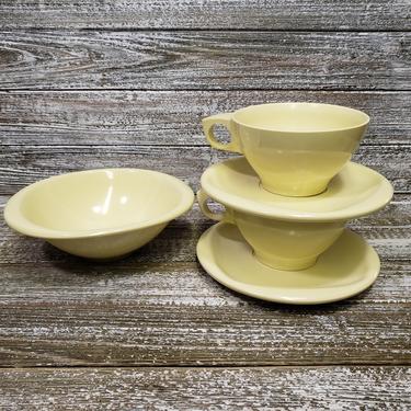 1950s Vintage Melamine Boontonware Dinnerware, Cups &amp; Saucers Lemon Yellow Dishes, Melmac Dish Set, Retro Kitchen Decor, Vintage Kitchen 