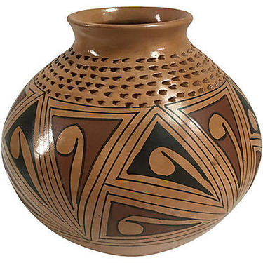 Mata Ortiz Pottery Vase 