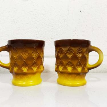 Vintage Fire King Mugs Brown Yellow Anchor Hocking Mug Set Pair Two Ombre Fade Diamond Pattern Coffee Tea Matte USA Kimberly Pineapple 