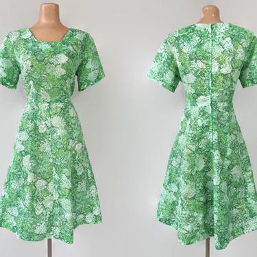 VINTAGE 50s Green Floral Print Subtly Sheer Cotton Day Dress  | 1950s Full 16 Gore Sweep Swing Dress | Plus Size Larger Size 43x35 