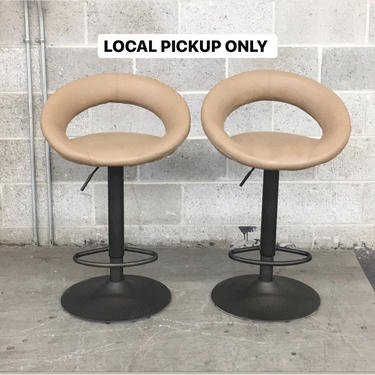 LOCAL PICKUP ONLY ———— Vintage Bar Stools 