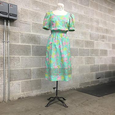 Vintage Lilly Pulitzer Dress 1960s Retro Size 10 Teal + Pink Floral Printed Short Sleeve Zip Up Dress with Lattice Edge from The Lilly Line 