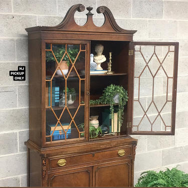 NJ LOCAL PICKUP Only ———— Vintage China Cabinet 