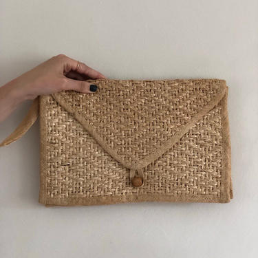 70s raffia envelope clutch / vintage woven natural straw rattan large envelope clutch wristlet purse 