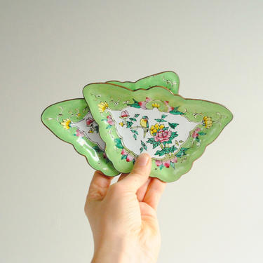 Vintage Small Enamel Dish Set, Enamel Plates, Ring Dishes, Hand Painted Green Floral Enamel Dishes Shaped Like a Butterfly 