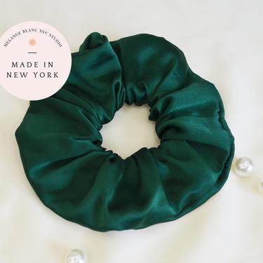 19mm Silk Satin Scrunchies, Smooth Hair Scrunchies | Silk Scrunchies | Silk Hair Women’s Hair Scrunchies, mulberry silk Scrunchies, green 