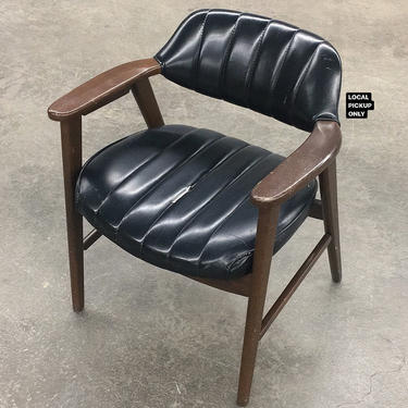 LOCAL PICKUP ONLY ———— Vintage Paoli Lounge Chair 