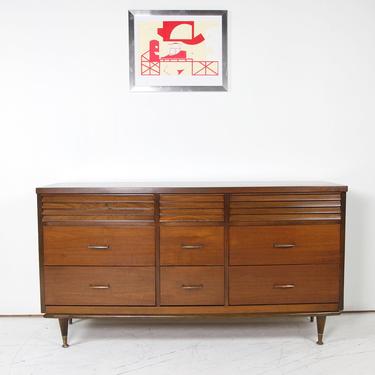 Vintage mcm 9 drawer dresser by Bassett Furniture | Free delivery in NYC and Hudson areas 