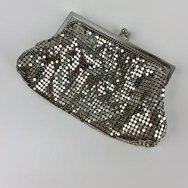 Small 1950's Silver Metal Mesh Coin Purse or Clutch - by Whiting and Davis - Small Bag with locking clasp 