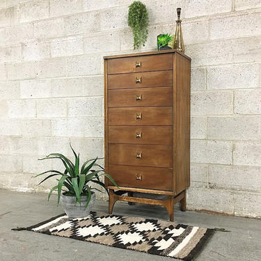 LOCAL PICKUP ONLY ------------- Vintage Broyhill Bureau 