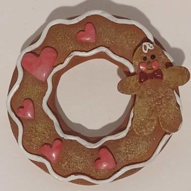 Vintage Resin Gingerbread Man Cookie Holiday Booch Christmas Pin Costume Jewelry 2&amp;quot; 