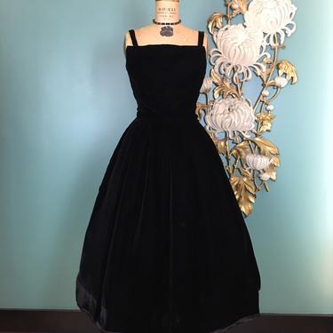 Suzy Perette dress, black velvet dress, 1950s party dress, vintage cocktail dress, fit and flare, full skirt, 50s designer, 26, holiday, vlv 