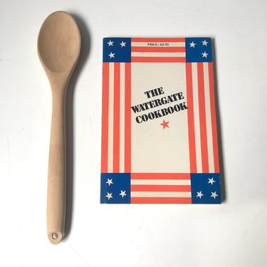 The Watergate Cookbook by N.Y. Alplaus - 1973 Emporium Publications 