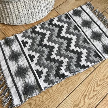 White and Grey Rug - Bohemian or Western Style Small Area Rug - Ethnic Hallyway Kitchen or Entryway Rug - Vintage Geometric Boho Decor Rug 