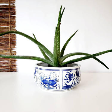 Vintage Blue & White Floral Chinoiserie Planter / Bulb Pot 